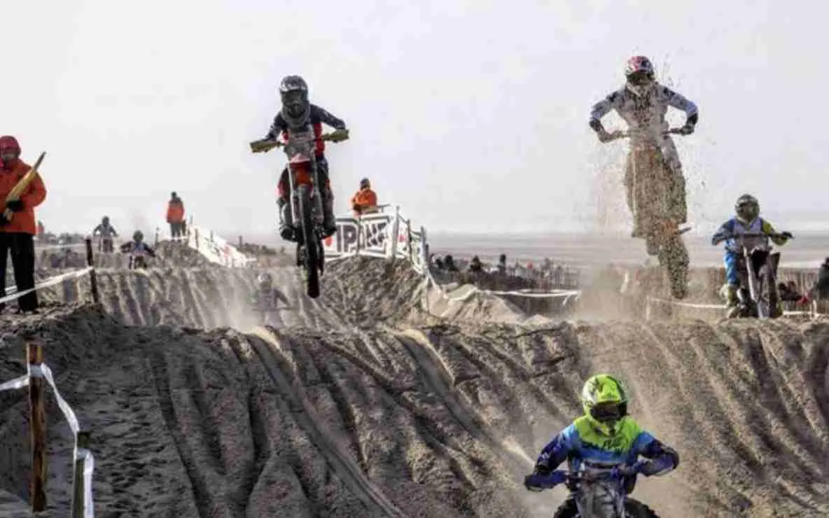 Enduro Pale en las playas del centro de la ciudad.
